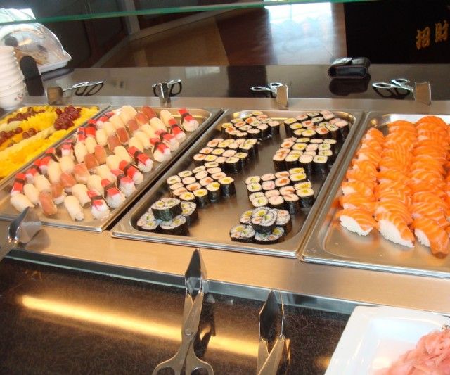 asiatisches Restaurant mit Buffet bestehend aus Sushi bei Linz
